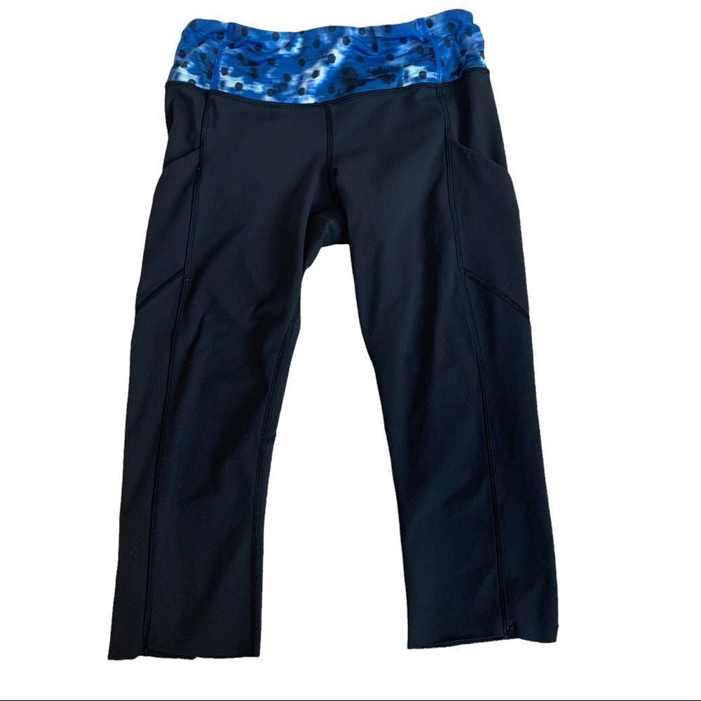 𝅺LULULEMON black capris blue polkadot waistband Sz 6